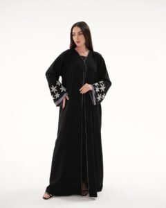 العباية السوداء رمز الحشمة 